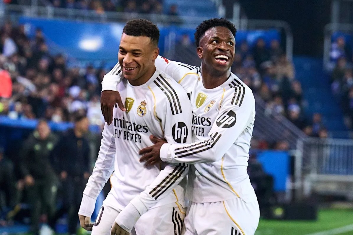 "فيني و مبابي غير مكمّلان لبعضهما البعض في الملعب.. والبرنابيو اختار من يفضّله"

جوزيب بيدرول تحدث في التشرنغيتو قائلًا ما يدور داخليًا بريال مدريد وفقه: "مع فينيسيوس فاز ريال مدريد بالتشامبيونزليغ مرتين، و الثنائية مرتين، الثنائي مبابي وفيني لا يعملان مع بعضهما البعض، غير