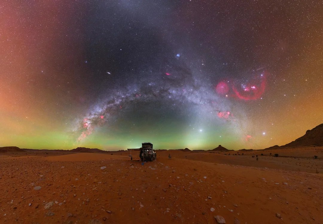 ScienceSanctum's tweet image. That’s not an aurora. It’s Earth glowing in the dark. 🌌✨

The green and red bands in this Sahara sky are "airglow." During the day, solar UV rays tear oxygen molecules apart.

At night, they recombine, releasing a faint chemical glow. The sky is never truly black. 🤯

#night