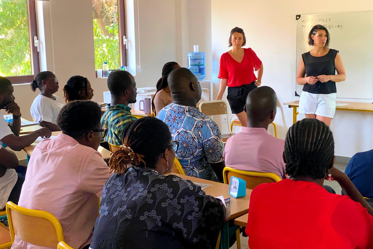 Lycée Français de Lomé tweet media