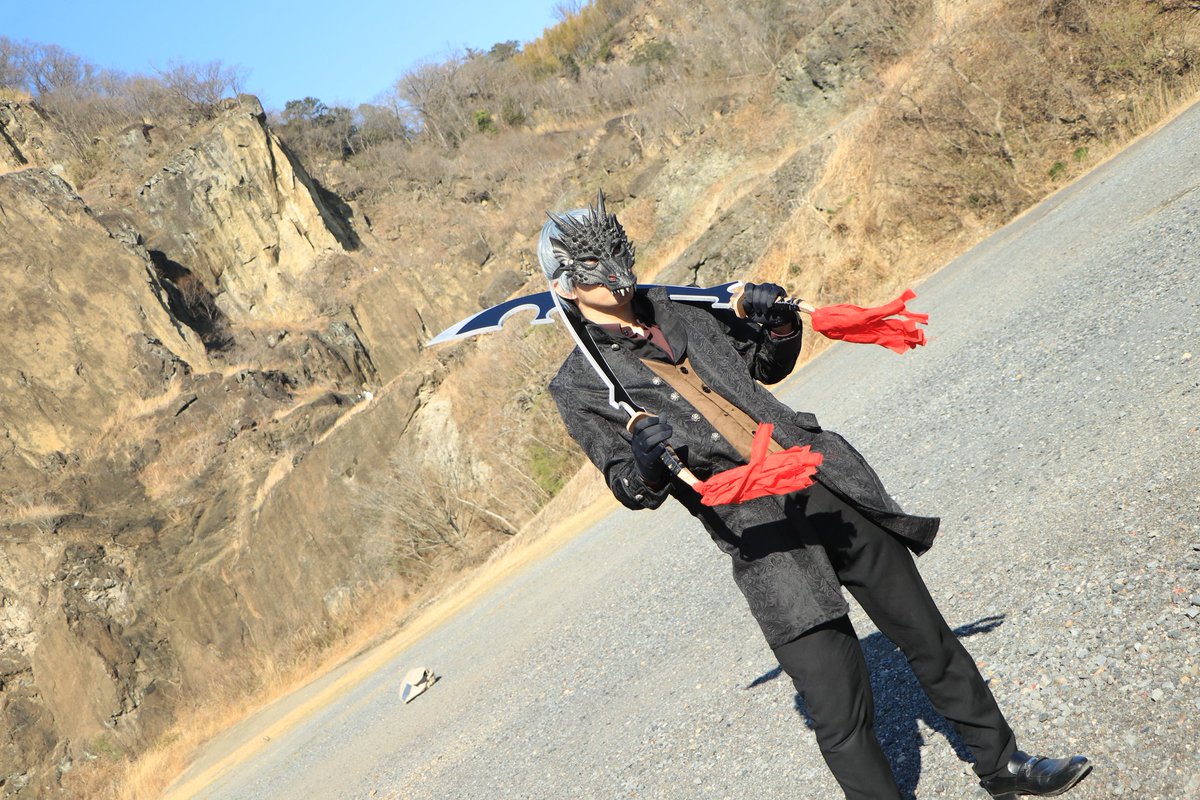 龍太瓏の武器は左のやつに変える‼️
あと靴もブーツに‼️
 #スーツ武器オフ会  #秘密結社OX