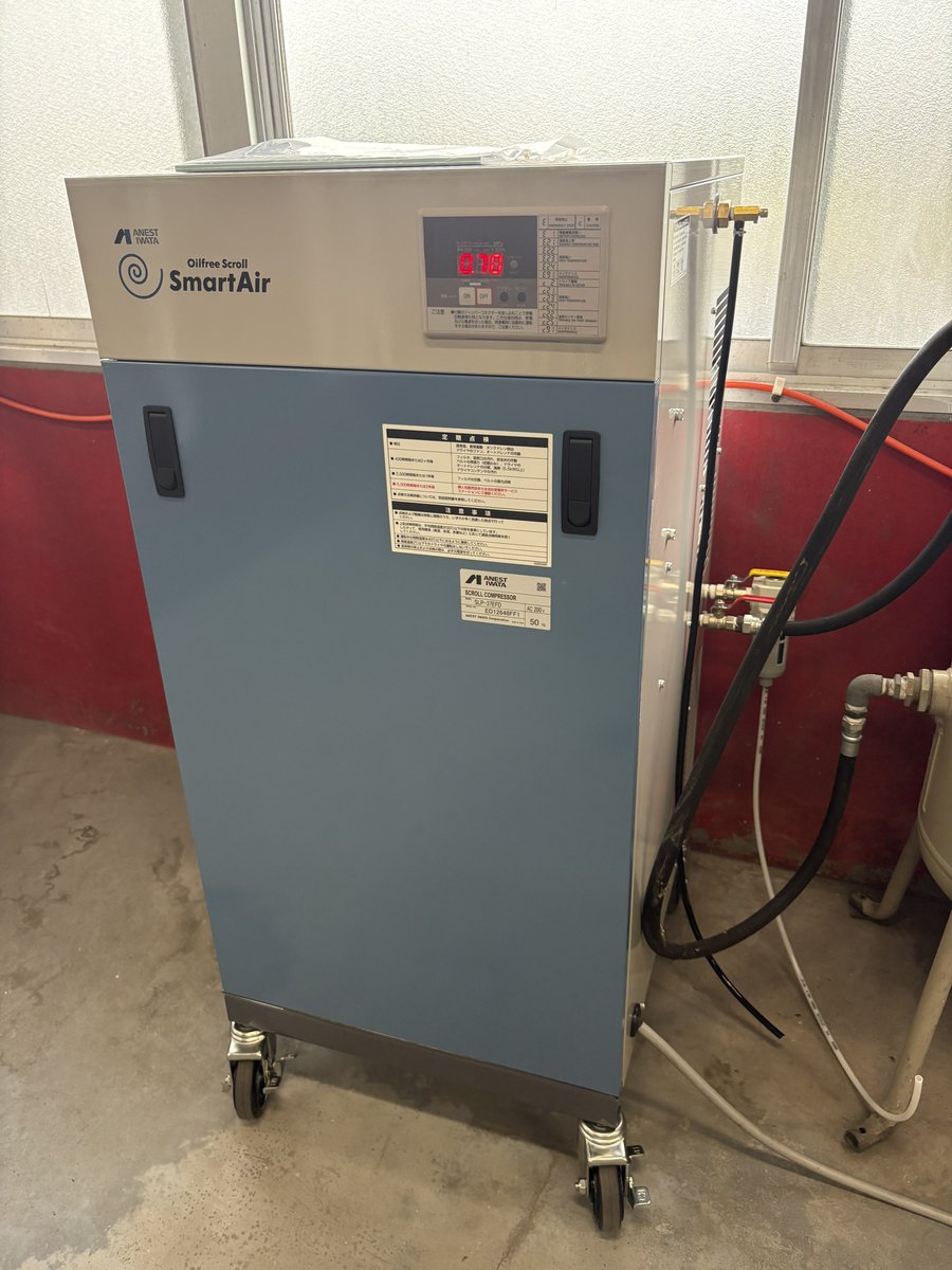 エアドライヤー付きオイルフリースクロール式コンプレッサー
入れ替え完了✅

何故かキャスター関係で納期長かった😶

物持ち良い方なのでまた目指せ２０年🙃

100万円オーバーの物なので大事にしないとね。

塗装にとって油分水分無い綺麗な空気も材料のうち。

そこは抜かりなくやりたい派です笑