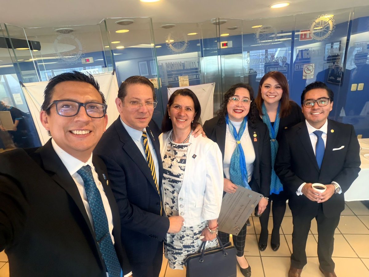 El día de hoy estuvimos presentes en la Gubernatura de nuestro distrito 4170 acompañando a nuestro Rotary International President Francesco Arezzo en la develacion de la Placa del muro del Centenario. 

Compartimos un momento significativo con nuestro Presidente Mundial. #RT