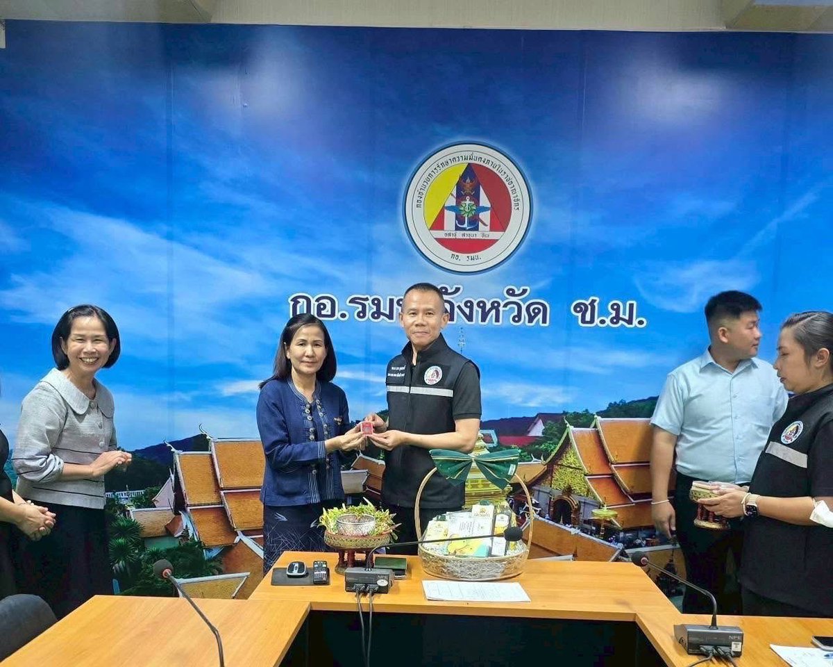 เมื่อวันที่ ๒๐ เมษายน ๒๕๖๙ คณะครูเพชรในตม จังหวัดเชียงใหม่ จำนวน ๙ นาย ได้เข้าพบรดน้ำดำหัวขอพรเนื่องในโอกาสวันปีใหม่เมือง พันเอก วรา อุตรพงศ์ รอง ผอ.รมน.จังหวัดเชียงใหม่เพื่อความเป็นสิริมงคล พร้อมทั้งร่วมสืบสานประเพณีอันดีงามของไทย ณ ห้องประชุม กอ.รมน.จังหวัดเชียงใหม่