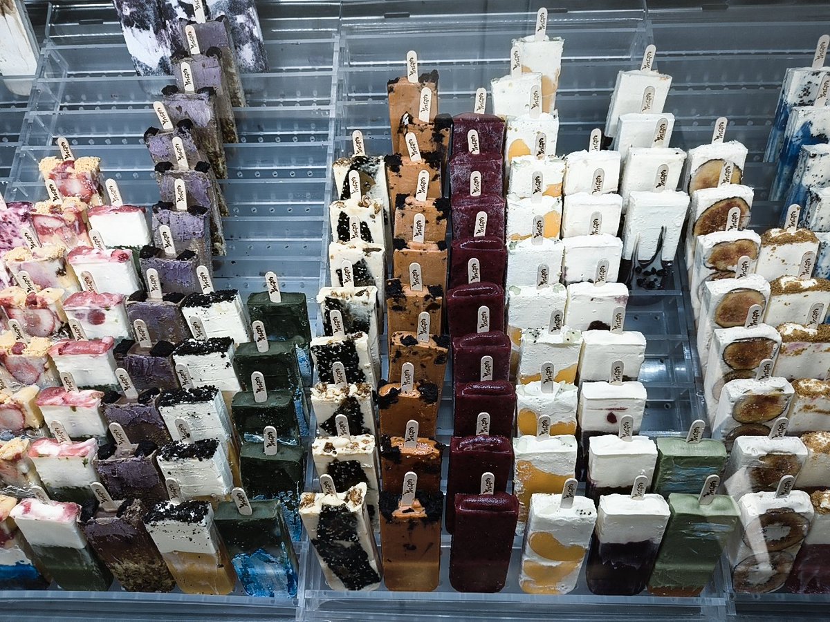 ก็เป็นแค่คนที่ไม่เคยมีความสำคัญ2424 tweet media