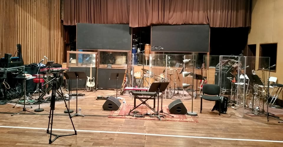BellotBellot's tweet photo. Hier soir 20h00, au "Studio Ferber" avait lieu une "Release Party" pour présenter le nouvel album de #BillLaBounty qui sort demain "Love At The End of The World". https://t.co/Ots5NXoCRe