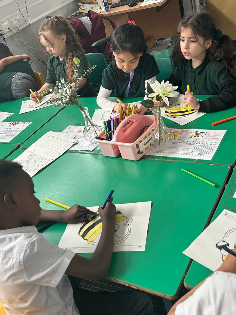 stpatrickspri's tweet image. Primary 2 explored BeeBots this week - we designed our own, programmed them to move from different places and even got them to draw us shapes! #STEM