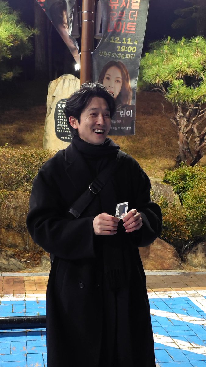 웃는거 너무 귀여워 햄볶햇으면 좋겟어