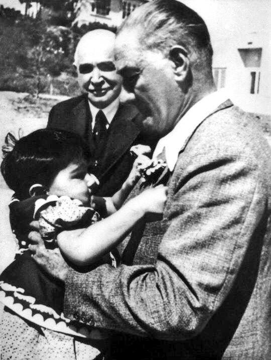 BahadirTatlioz's tweet photo. 23 Nisan Ulusal Egemenlik ve Çocuk Bayramımız Kutlu Olsun.🫶
#23NisanUlusalEgemenlikveÇocukBayramı https://t.co/Qmf10AQ9KB