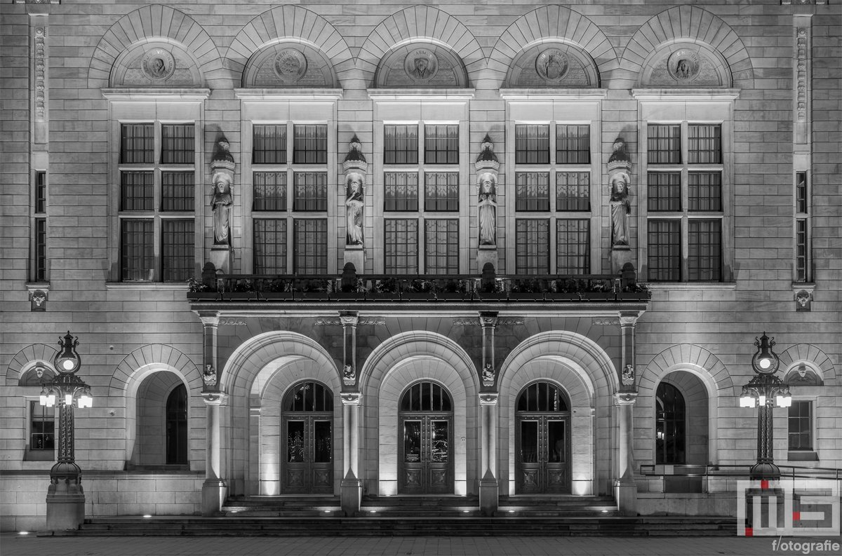010bynight's tweet image. Het #stadhuis van #Rotterdam door @marcvanderstelt als afdruk op canvas of #print? Verkrijgbaar via shop.ms-fotografie.nl
.
.
.
#picfee #werkaandemuur #sfeeraandemuur #artheroes #benrobenelux #fujifilm #fujifilmnederland