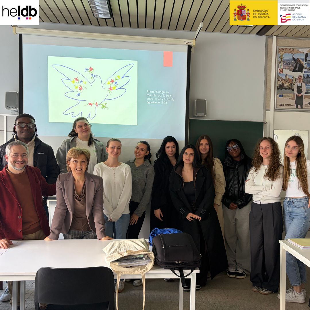EduBenelux's tweet image. 🖼️🎨Taller #Picasso en la Haute École Lucia de Brouckère con el grupo de estudiantes de 2.º de Relaciones Públicas. El alumnado y su profesora Edita García agradecieron a Mauricio Narváez y a la Consejería de Educación la oportunidad de llevar la #culturaespañola a su centro.