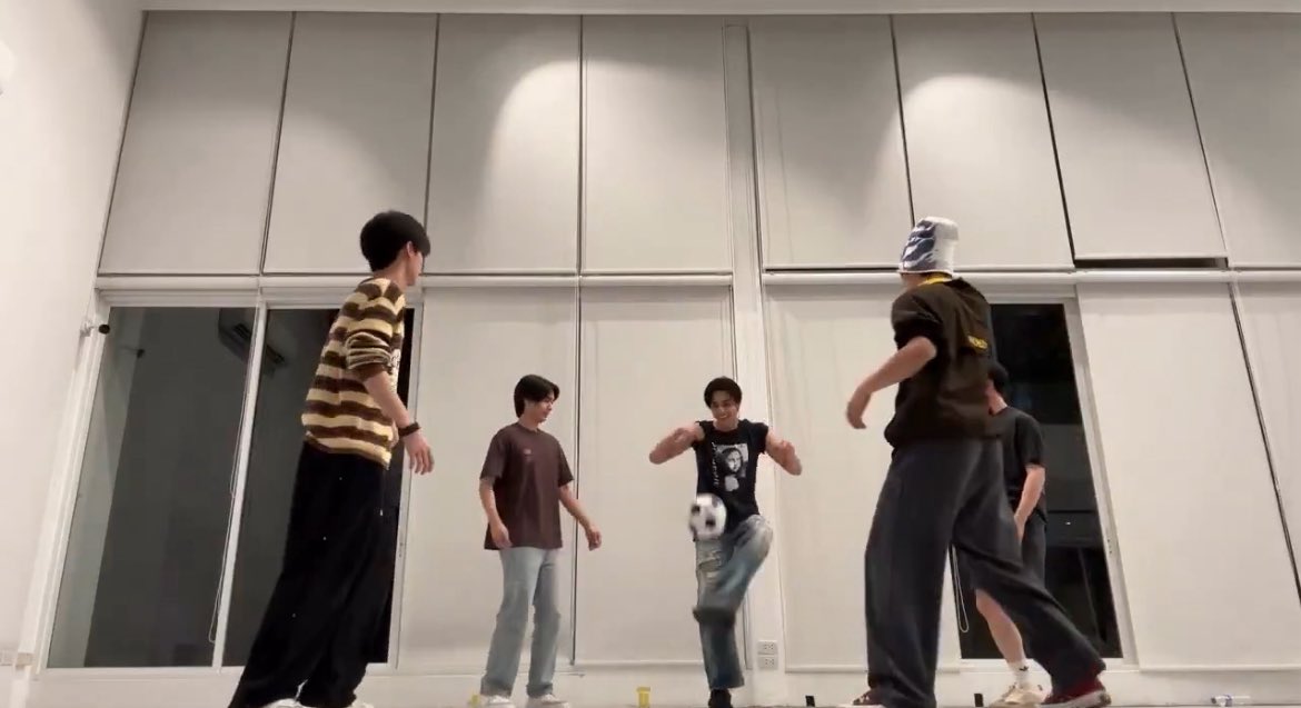 Beta_Cu20th🦋✨ tweet media