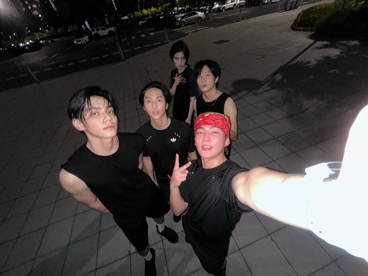 Beta_Cu20th🦋✨ tweet media