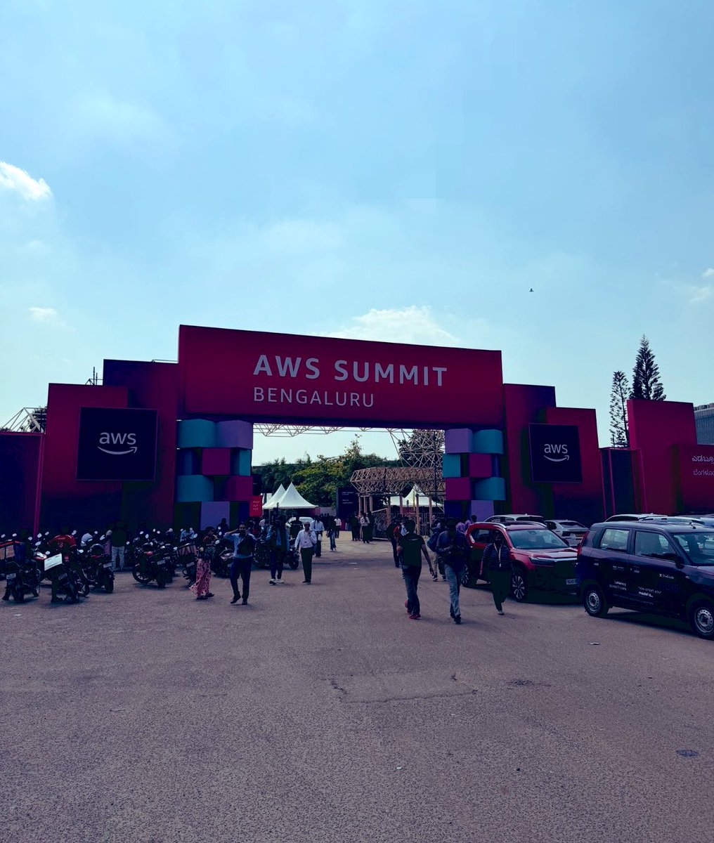 Nekotish's tweet image. POV: AWS Summit in Bangalore, 1km walk for 1-bar signal 

Meanwhile:
- Bedrock AgentCore → B2B IaaS default
- Inference cost = 2026 boss fight
- Builders vs tutorial crowd gap 

After 5 yrs in Web3…
Web2 peak scaling = tea queue ☕😭

#AWSSummit #AWS #Bangalore #AI