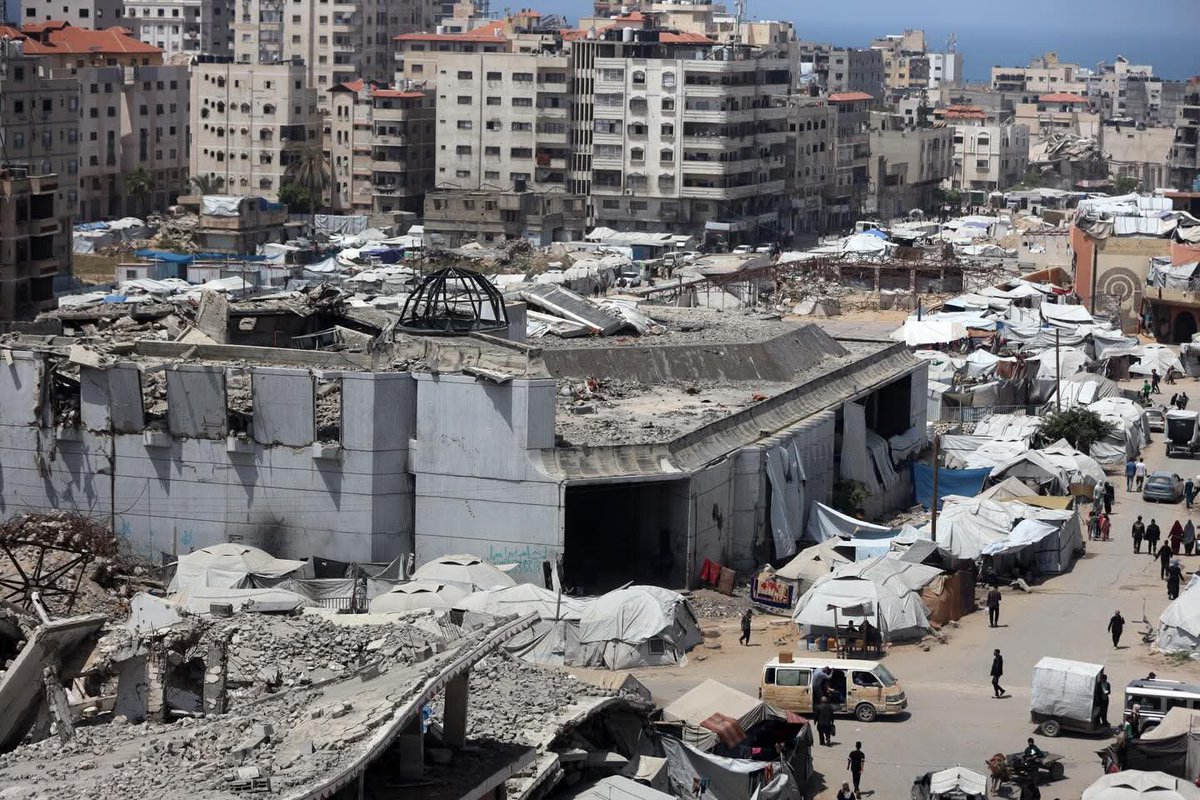 Gaza_Herald's tweet image. #Photos taken on April 19, 2026, show tents sheltering displaced Palestinians in Gaza City. 

📸: Majdi Fathi