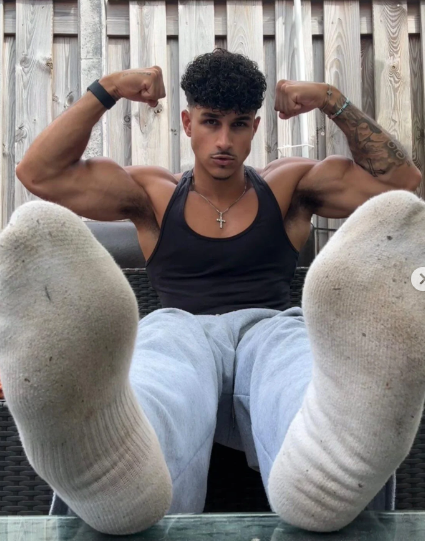 Follow me on IG: feetsfun tweet media