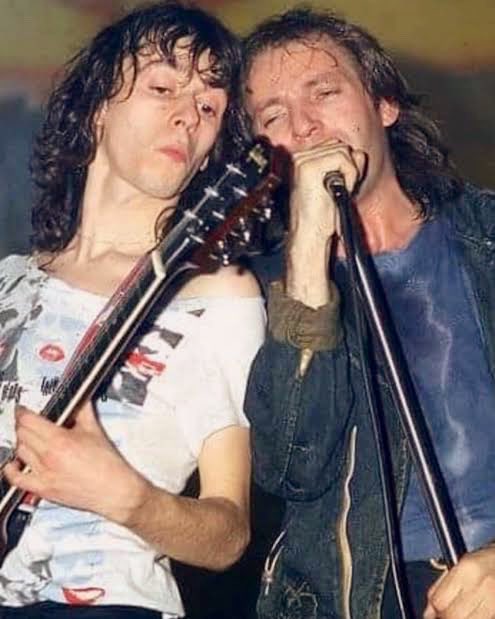 69_checco's tweet image. …Non è un segreto dai, lo sanno tutti
E tu sei buffa quando cerchi
Di nasconderlo alla gente
Che ci vede litigare
Per qualsiasi cosa o niente
Per la noia che da sempre
Ci portiamo dentro
È inutile negarlo…
#Vasco
#MassimoRiva