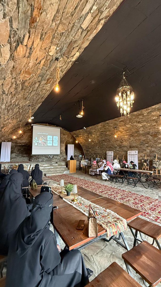 tourist_bh1's tweet photo. اختتمت #جمعية_وجهة_السياحة ورشة 
"صناعة المحتوى السياحي"، والتي شهدت تفاعلًا مميزًا من المشاركين، واختُتمت بتطبيق عملي أسهم في تحويل المعرفة إلى محتوى واقعي يعكس مقوماتنا السياحية.
كما نتقدم بخالص الشكر والتقدير لمزرعة الزيتونة على حسن الاستضافة، والذي كان له الأثر الكبير في نجاح الورشة 
نؤمن أن تمكين صناع المحتوى هو أحد أهم أدوات تعزيز الهوية السياحية ودعم الحراك في المنطقة