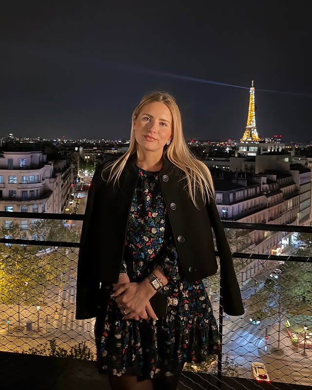 MiaDuran_ss's tweet image. Look at her 🤩

#fashion #outfitinspiration #styleinspiration #ParisNightView