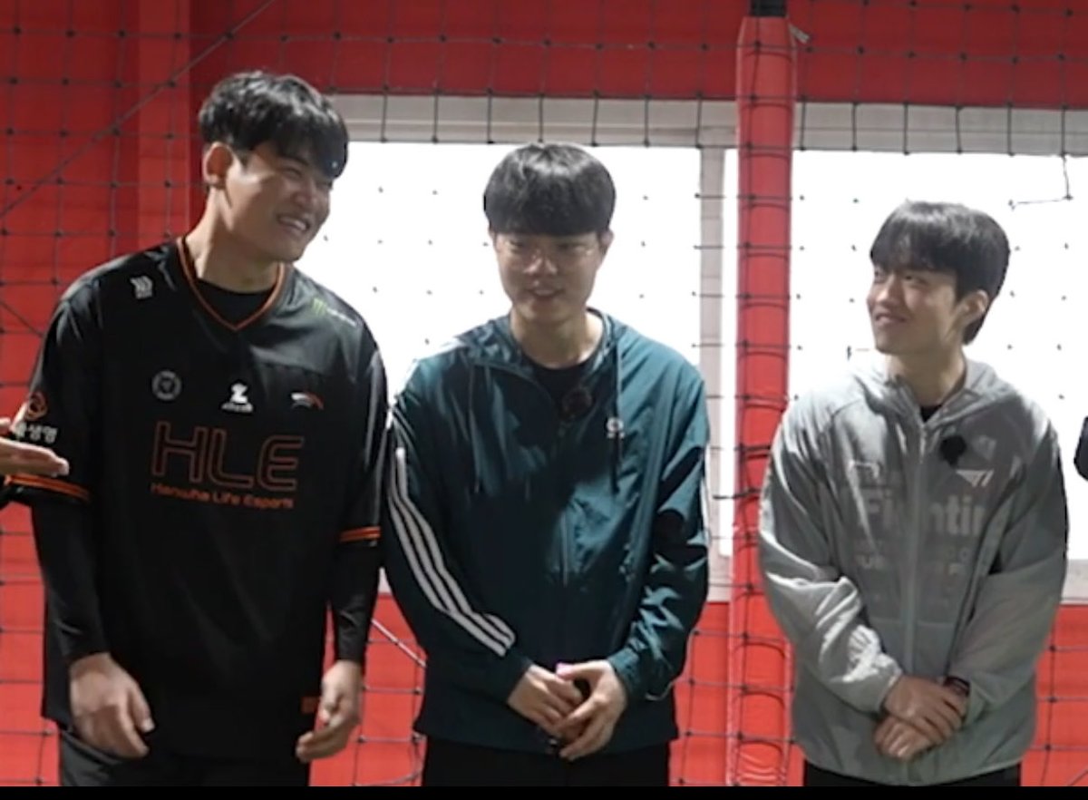 nez⋆.ೃ࿔.𖥔 ݁ ˖*:･༄🪼🌝 tweet media