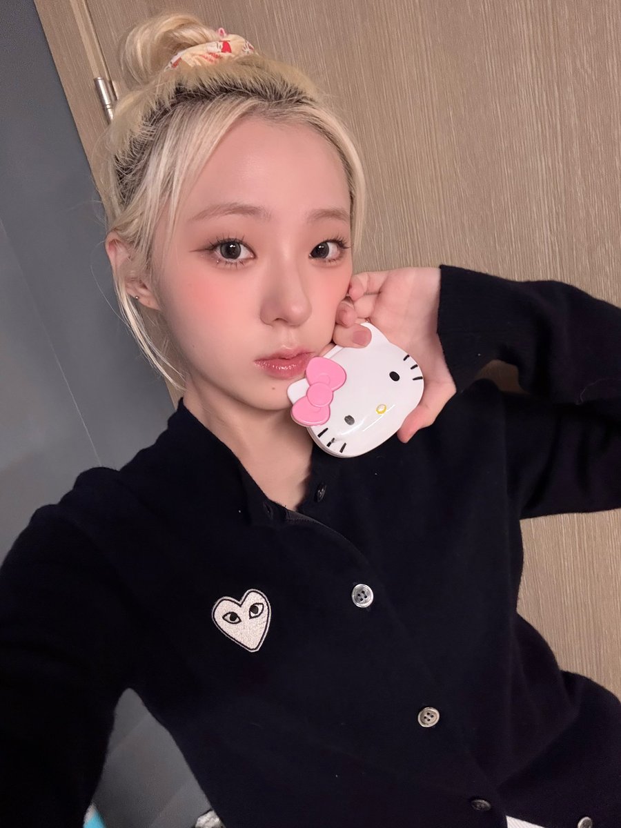 I_m_chillin's tweet image. 여러 방법으로 #Kitty 사랑하기💝

#ICHILLIN #아이칠린 #CHAERIN #채린