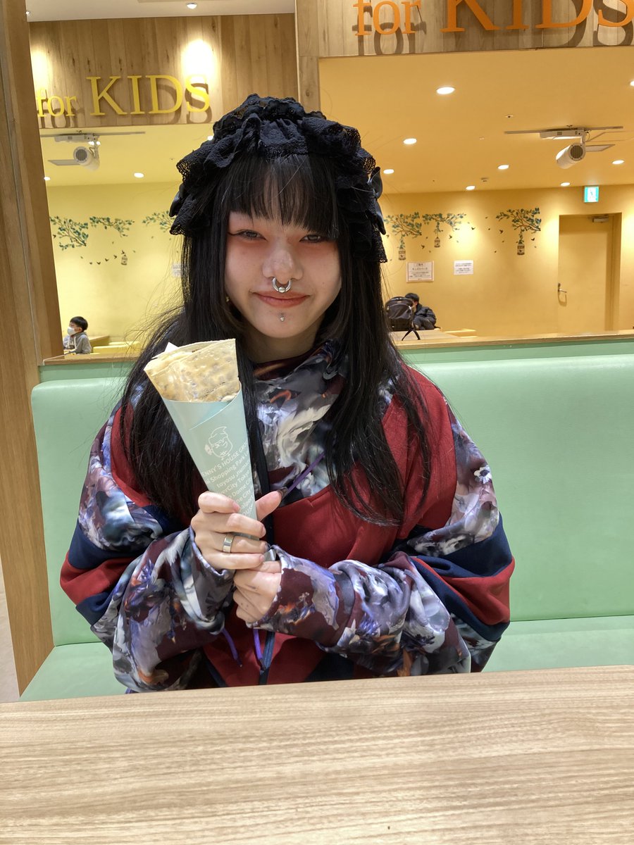 2年前に神聖かまってちゃんの
ライブ初めて行った時の写真出てきた

絵に書いたようなメンヘラ
目が虚ろやし今より肌荒れてておもろい