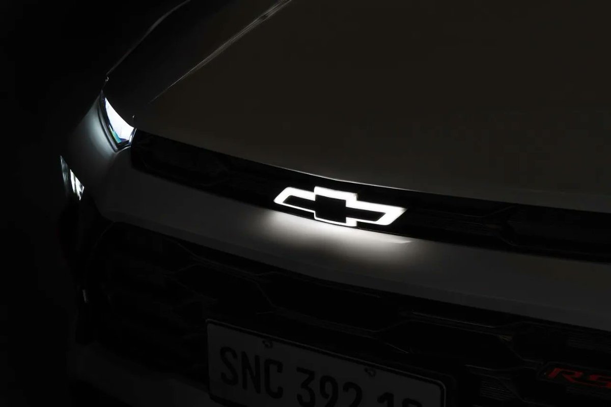 MadridMotorS's tweet image. New Teaser Chevrolet Sonic aterrizará en el mercado USA con la novedad del logo de la marca retroiluminado y se espera que se presente dentro de muy poco, por lo que la 6º generación promete más que nunca con 4.230mm de Largo #chevrolet #sonic #usa #FelizJueves #FelizJuevesATodos