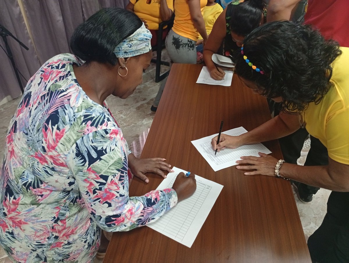 La firma de reafirmación revolucionaria constituye un acto de compromiso histórico y moral. Cada trazo sobre el papel es más que una rúbrica: es la expresión consciente de la voluntad de un pueblo que defiende sus principios, su soberanía y su dignidad.