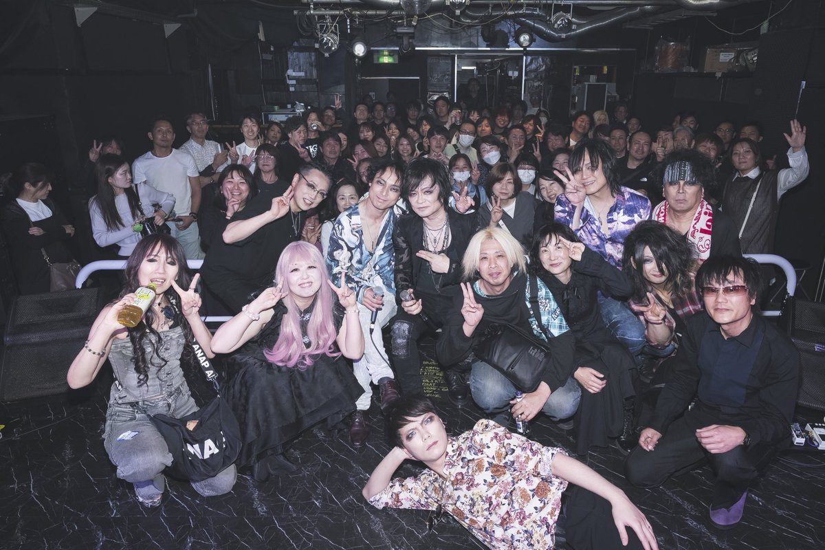 孤高のVELVET vs 伊右衛門

無事に大円団で完遂しました😊⭐️

お越しいただいた皆さま
対バンの伊右衛門の皆さま
メイクの加奈さんあゆさん
お手伝いいただいた方々
SHOVELスタッフの皆さま

大変お世話になりました‼️
ありがとうございました‼️
第二弾、必ずやります‼️