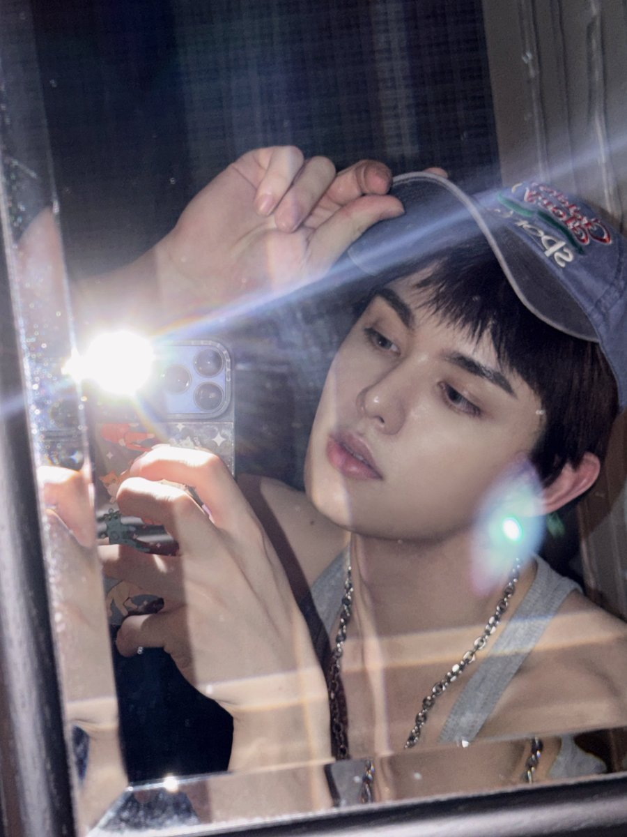 AxMxPxICS's tweet image. [Plus Chat] #크루 #CRU

See you Sunday~!!