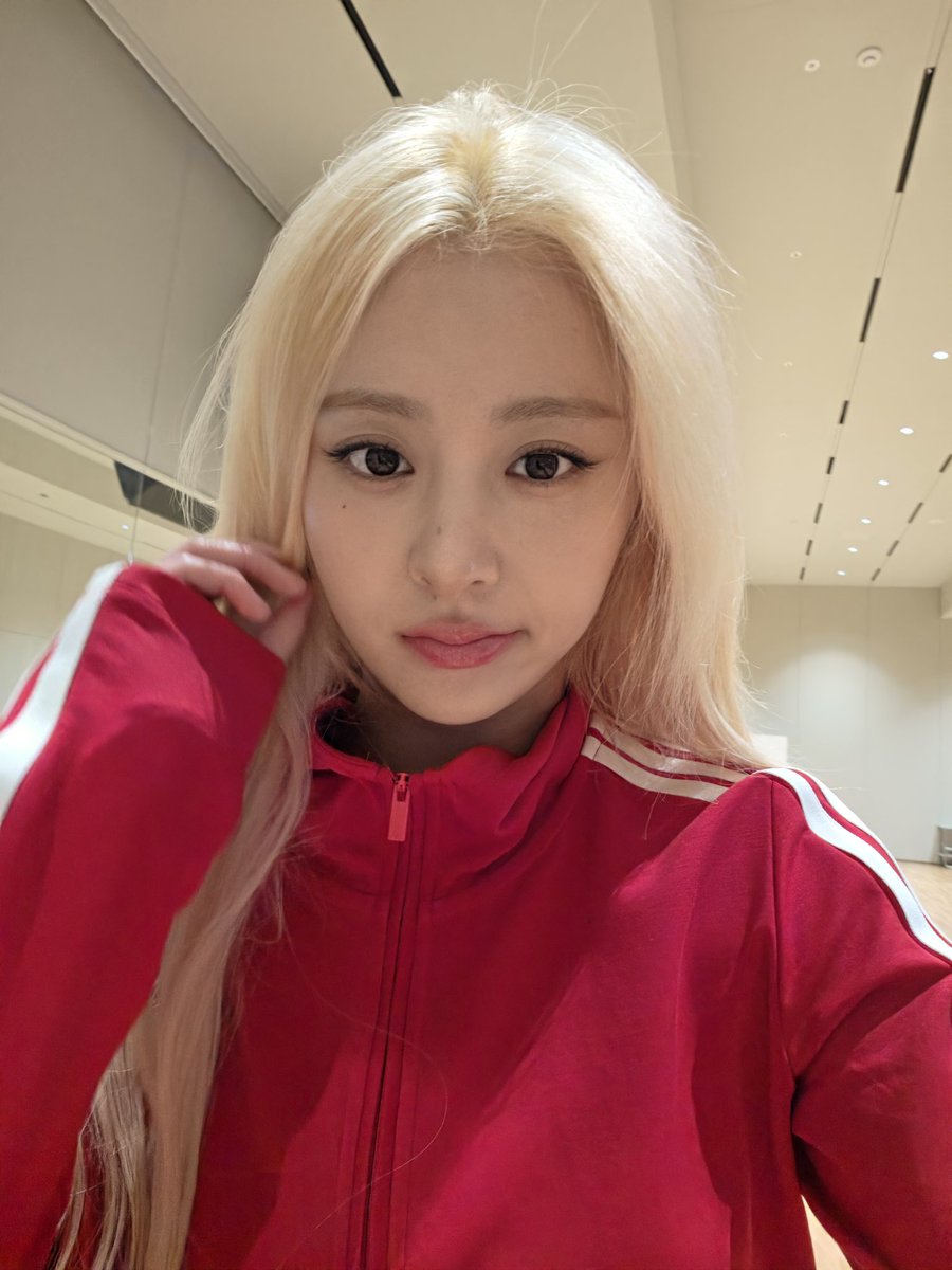 le sserafim pics tweet media