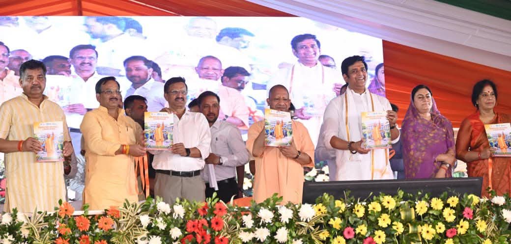 swachhvidyalaya's tweet image. आज दिनांक 23 अप्रैल 2026 को एकला बंधा स्थित राप्ती इको पार्क पर "स्वच्छ स्कूल कैंपेन" के टूलकिट व पोस्टर का विमोचन माननीय मुख्यमंत्री श्री योगी आदित्यनाथ जी द्वारा किया गया।

स्वच्छता की ओर एक मजबूत कदम—हर स्कूल साफ, हर बच्चा जागरूक ✨

#SwachhSchool #CleanUP #SwachhataAbhiyan