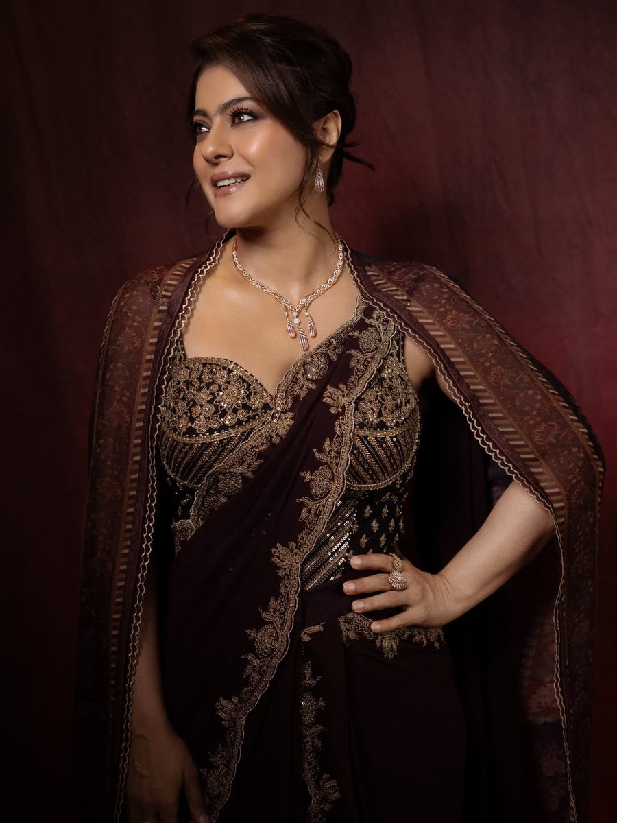 kajolarmy's tweet image. Classic. Iconic. Kajol! I Love You Always @itsKajolD ✨🫶🌻

#kajol #kajolarmy #kajolnesia