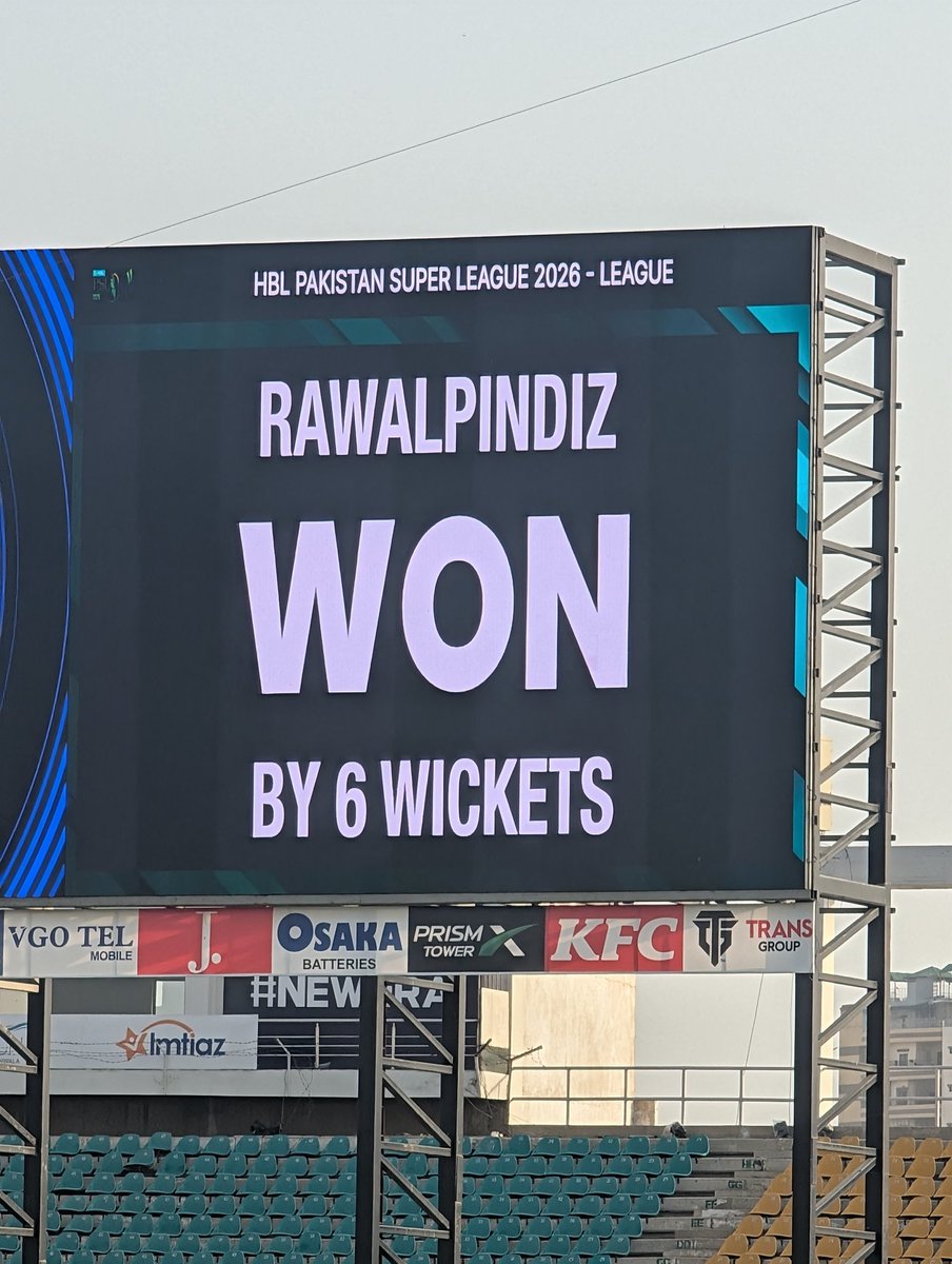 thepindiz's tweet photo. Rare sight 😃😍 

#RPvIU #HBLPSL11 https://t.co/ldoQOWsfGb
