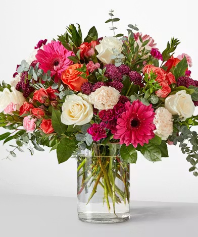 Veldkamps's tweet image. Bring vibrant beauty this Mother’s Day with our #SmelltheRoses Bouquet.🌹🏵️🌺 These hot pink &amp;amp; orange blooms are the perfect way to remind her how much she's loved, on #MothersDay &amp;amp; everyday. 🩷

Order: veldkampsflowers.com.
#FlowersForMom #VeldkampsFlowers #DenverCo #Lakewood
