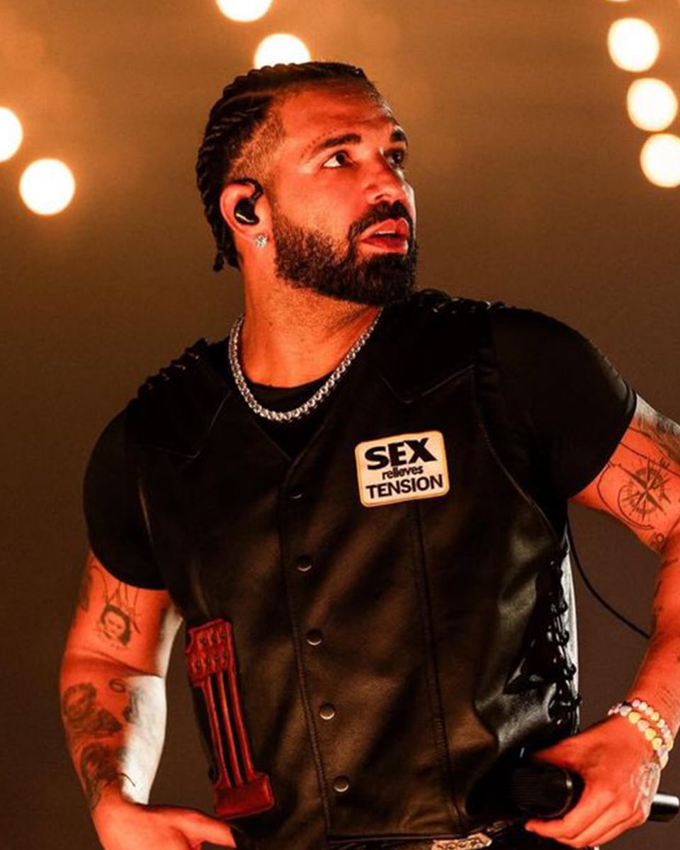 bradleynaaier's tweet image. Drake is performing in South Africa! 🦉🧊🇿🇦

#iceman #drake @Drake