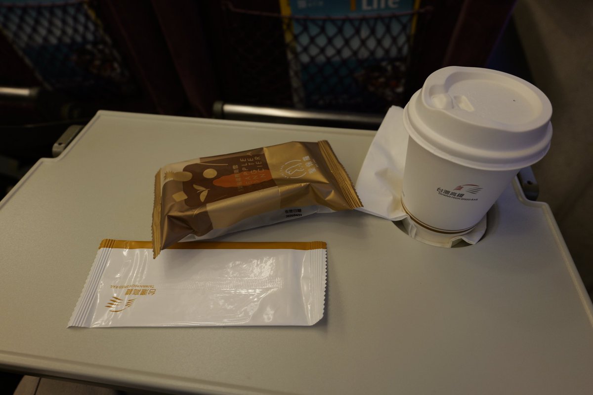 fieliapm's tweet photo. <4/6>
商務艙是連假最後的一點逃避空間
明天還要上班啊 https://t.co/s0H1TC7jOq