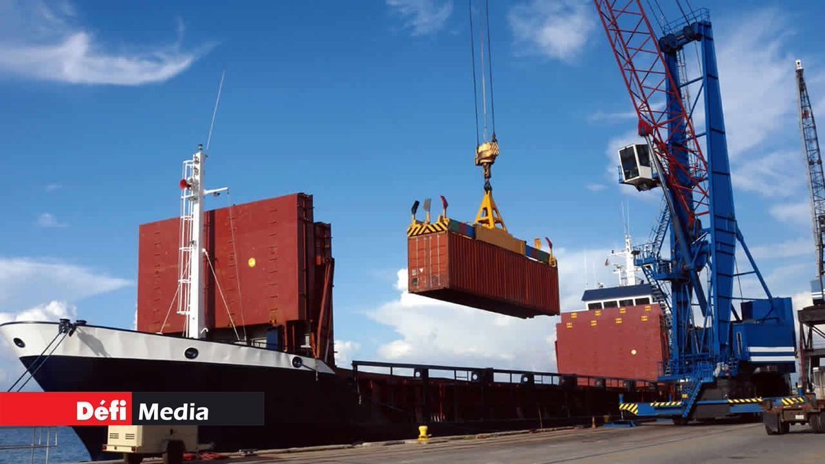 defimediainfo's tweet image. Hausse du coût du fret maritime : Rs 15 000 de plus pour un conteneur de 20 pieds dlvr.it/TSBHX2 #FretMaritime #CoûtTransport #Logistique #Affrètement #ConflitMaritime