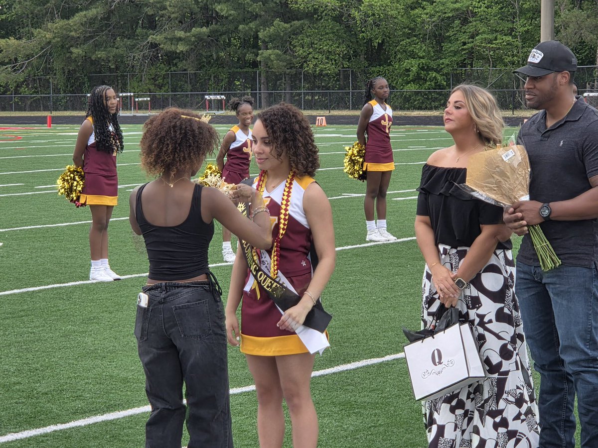 ChargersJyms's tweet image. Congratulations to our Homecoming King, Drayden Carter, and our Homecoming Queen, Maegan Williams! #middleschool
#studentathletes