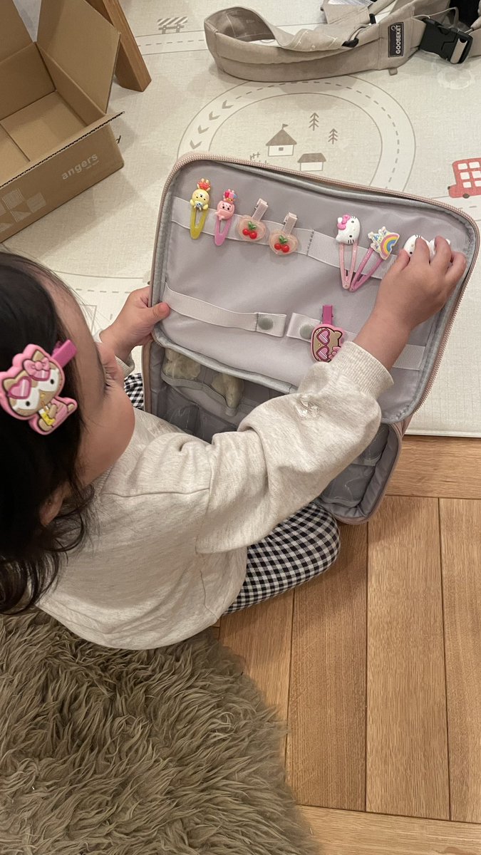 sun_sun54's tweet photo. じゃじゃーん！！って見せたら「あ！！きちー！きちー！！」って喜んでくれて母ドヤ顔。きちーはキティさんのことです。 https://t.co/Tf038wvoIs
