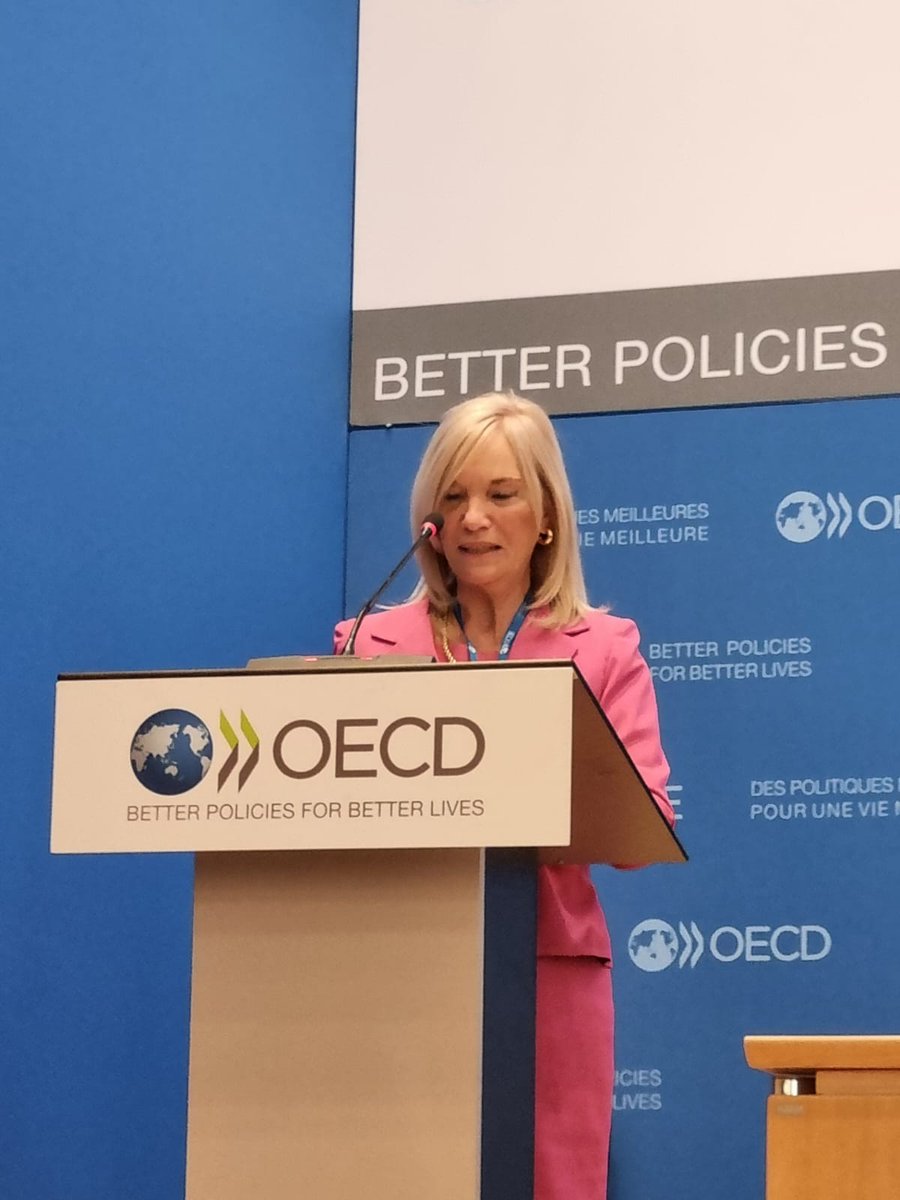 España en la OCDE tweet media