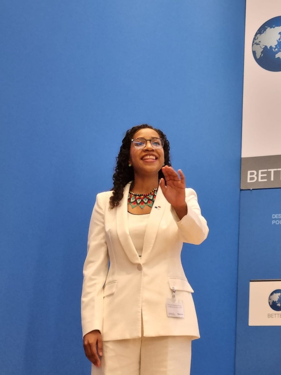 España en la OCDE tweet media