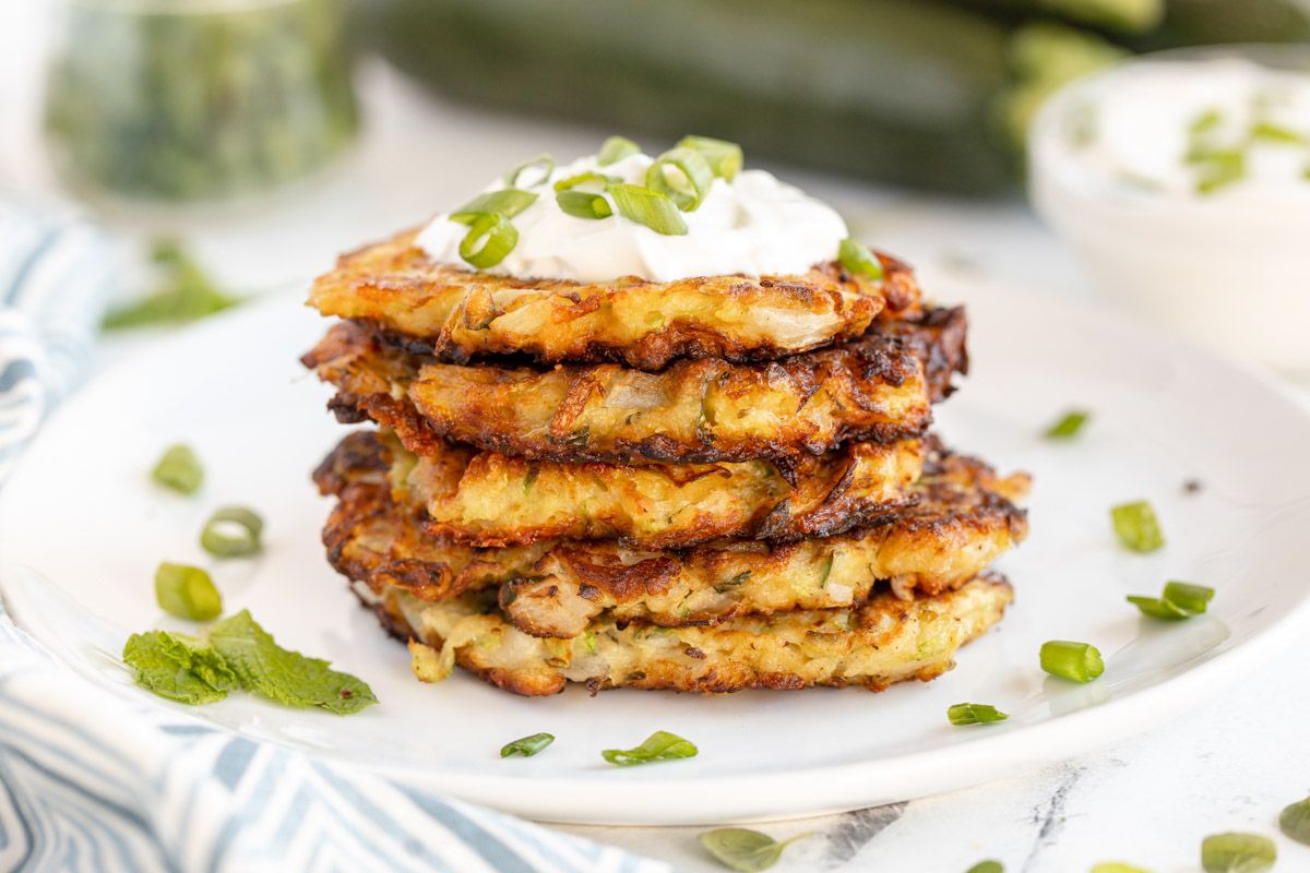 kyleecooks's tweet image. Simple to make, these zucchini fritters are so tasty and perfect as an appetizer, snack or light meal. #zucchini #fritters #snack kyleecooks.com/zucchini-fritt…