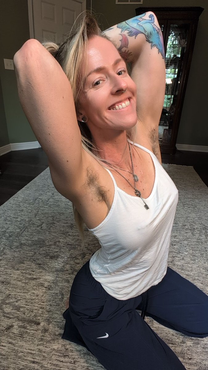 thecarmillavess's tweet image. Happy thirsty Thursday 😋 

#thirstythursday #smile #selfie #fitwomen #muscularwomen #bodyhair #armpit #hairy