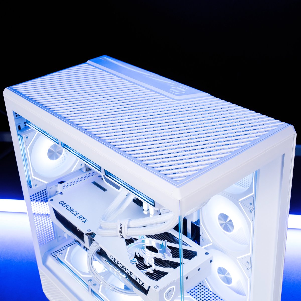 AftershockpcAU's tweet image. Big panoramic vibes🔥

The PANO is made for gamers who want that premium showcase look without giving up all their desk space. Tall, sleek, and seriously clean.

Make it yours with full custom specs and exclusive Aftershock aesthetics. 
#AftershockPC #GamingSetup #CustomPC