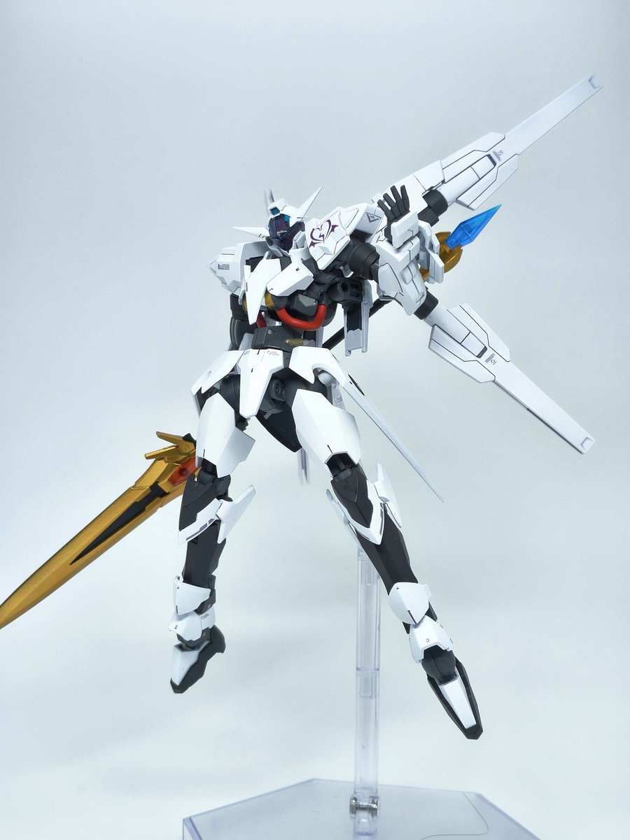 len0121P's tweet image. ガンダムスルーズ　完成です！

白いヒロイックな機体が強敵キャラなの良いよね…という癖に従い、ヒロイックだけど少し怪しい雰囲気がある機体を目指して制作しました
#ガンプラ
#gunpla
(1/2)