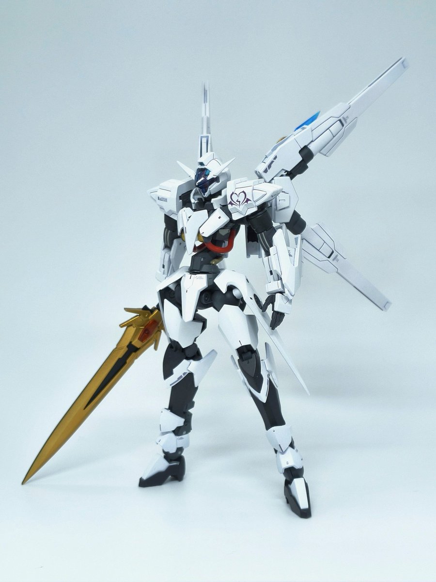 len0121P's tweet image. ガンダムスルーズ　完成です！

白いヒロイックな機体が強敵キャラなの良いよね…という癖に従い、ヒロイックだけど少し怪しい雰囲気がある機体を目指して制作しました
#ガンプラ
#gunpla
(1/2)