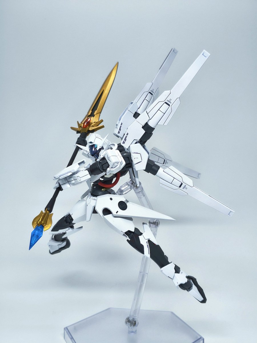 len0121P's tweet image. ガンダムスルーズ　完成です！

白いヒロイックな機体が強敵キャラなの良いよね…という癖に従い、ヒロイックだけど少し怪しい雰囲気がある機体を目指して制作しました
#ガンプラ
#gunpla
(1/2)