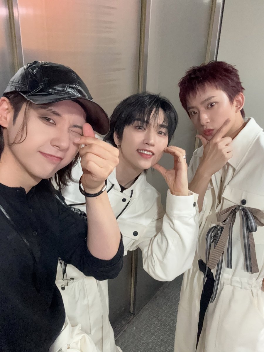 엠카운트다운에서 #B1A4 와 만나요 :)

#가위바위보 

4월 23일 데뷔15주년을 바나와 함께