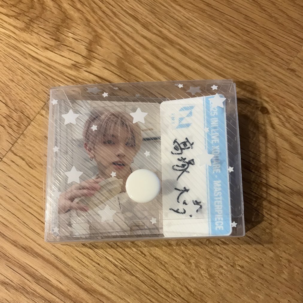 _ini_2804's tweet photo. PILOTのスタンプケースが大天才すぎる⭐︎
ミニトレカとネームプレートがぴったり収まるし、
裏面まで可愛い~♩
#INI_AII4U #INI https://t.co/Bb4kB6AQmw