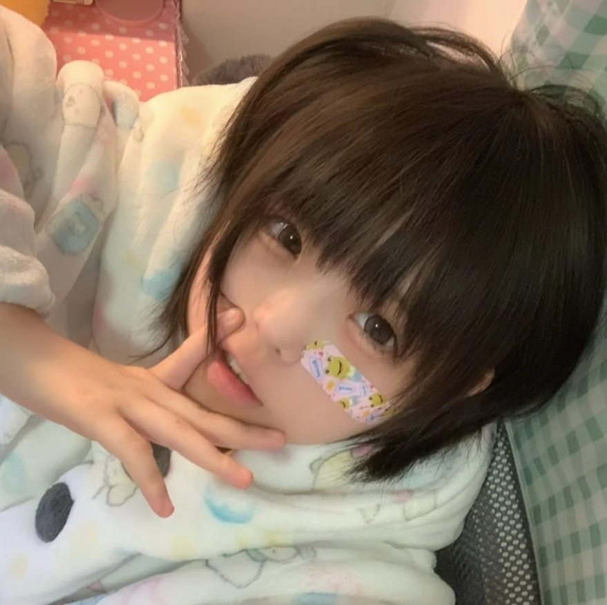 えなこ tweet media